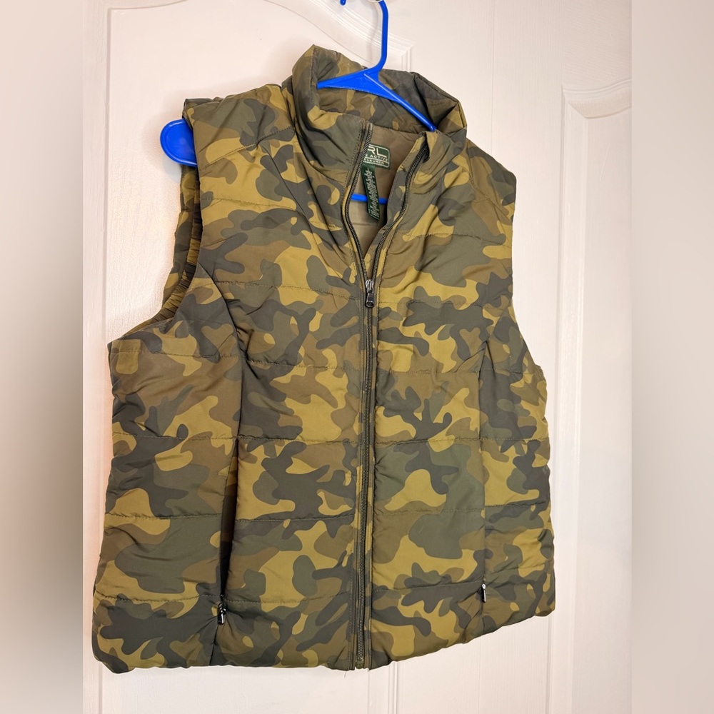 Lauren Ralph Lauren Camouflage Quilted Puffer Vest in Olive and Dark Green